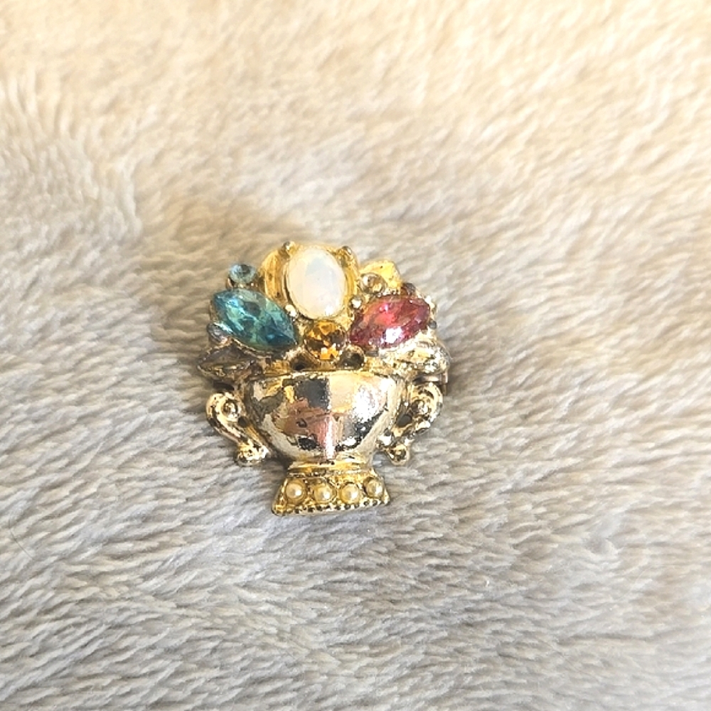 #121 Vintage Gold and Multicolor Gemstone Brooch